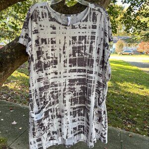 Latched Mama Nest Nursing Tunic in Abstract Slate (Maternity or Nursing Friendly